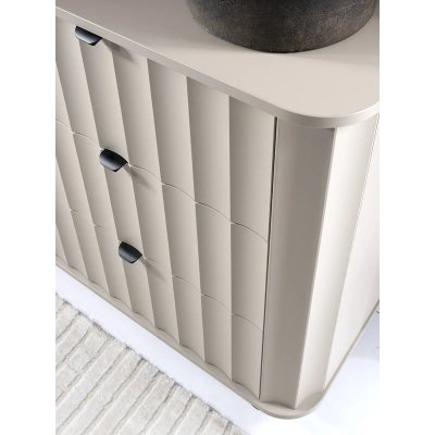 Komoda frezowana czterodrzwiowa pojemna nowoczesna