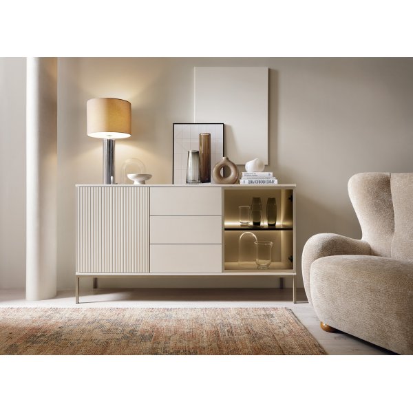 Komoda trzydrzwiowa z szufladami do salonu Linea